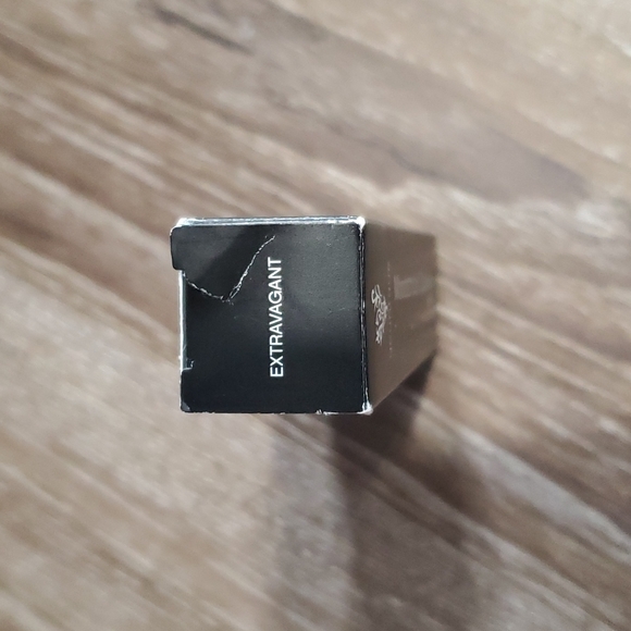 Younique Moodstruck Opulence Lipstick Extravagant - Picture 2 of 4